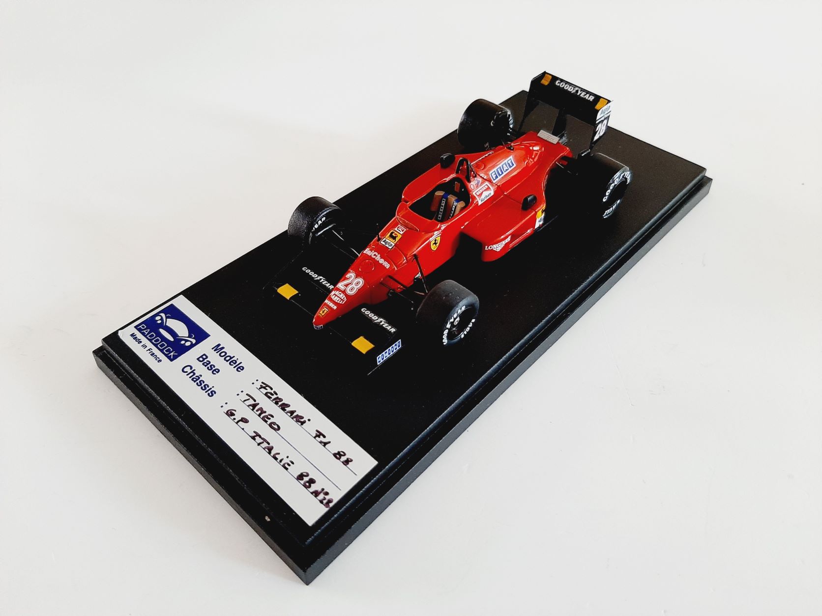 Paddock : Ferrari F1 winner Italian GP 1988